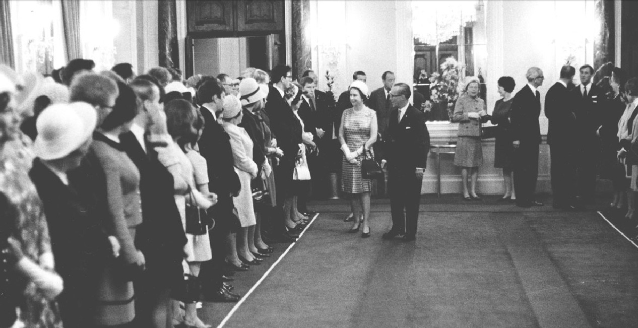 Grand Hotel Europa - Since 1869 因斯布鲁克 外观 照片 The Queen and Prince Philip at the opening of Parliament House, Adelaide, 1959