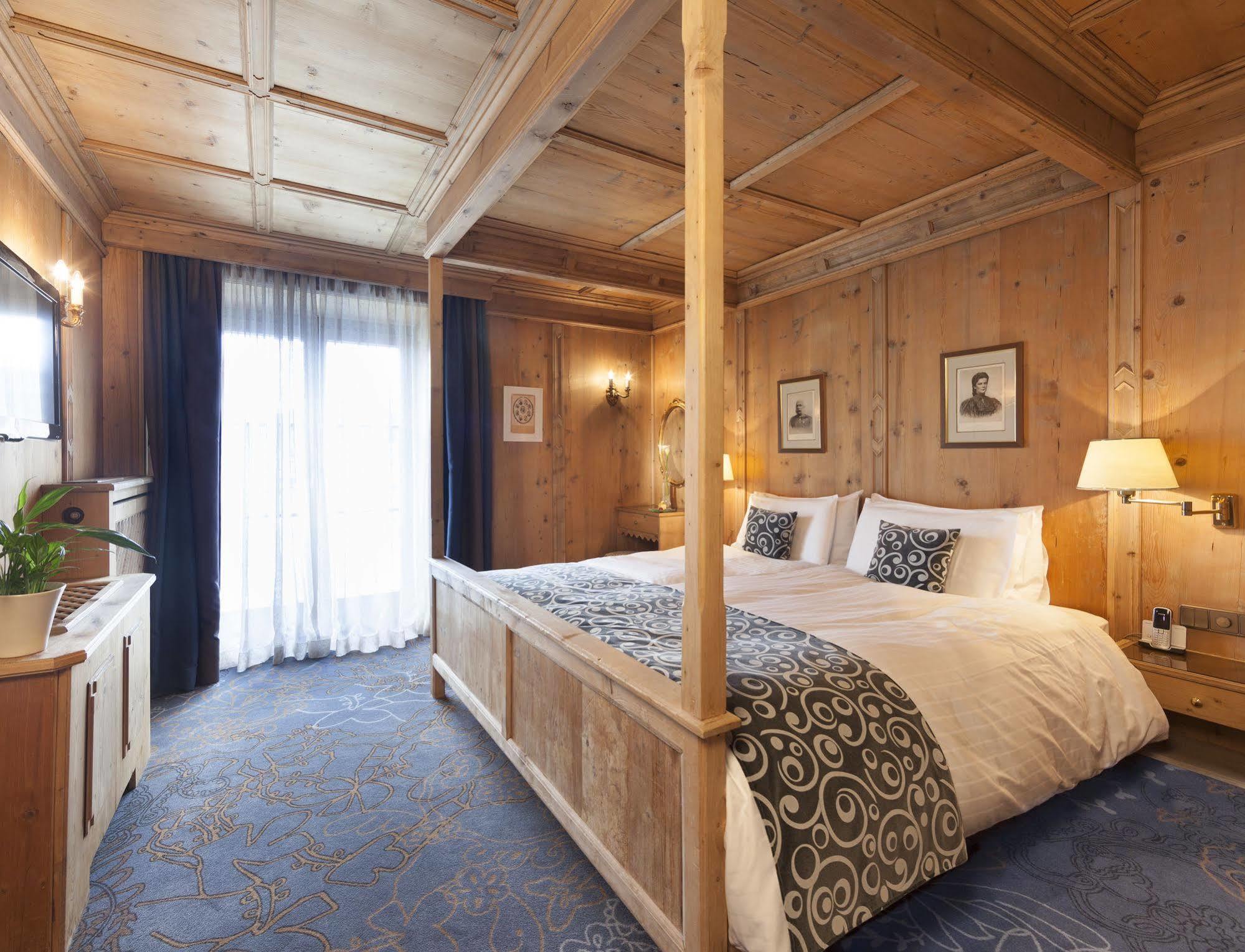 Grand Hotel Europa - Since 1869 因斯布鲁克 外观 照片 A room at the Hotel Axelmannstein