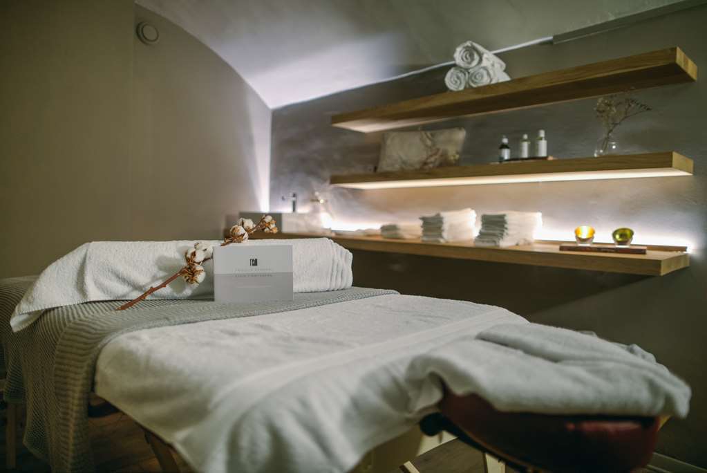 Grand Hotel Europa - Since 1869 因斯布鲁克 设施 照片 A treatment room at the spa